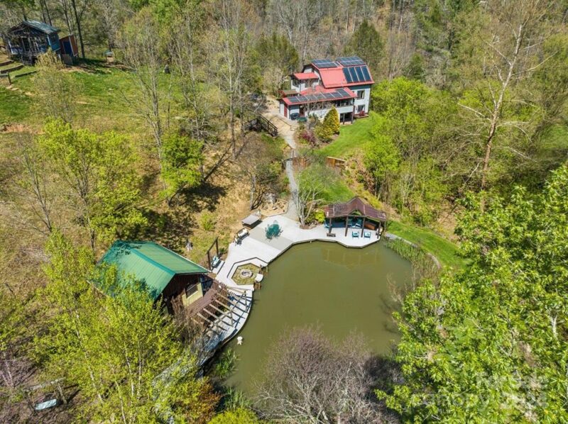 Iconic Bend of Ivy Lodge for Sale in Western North Carolina Find The